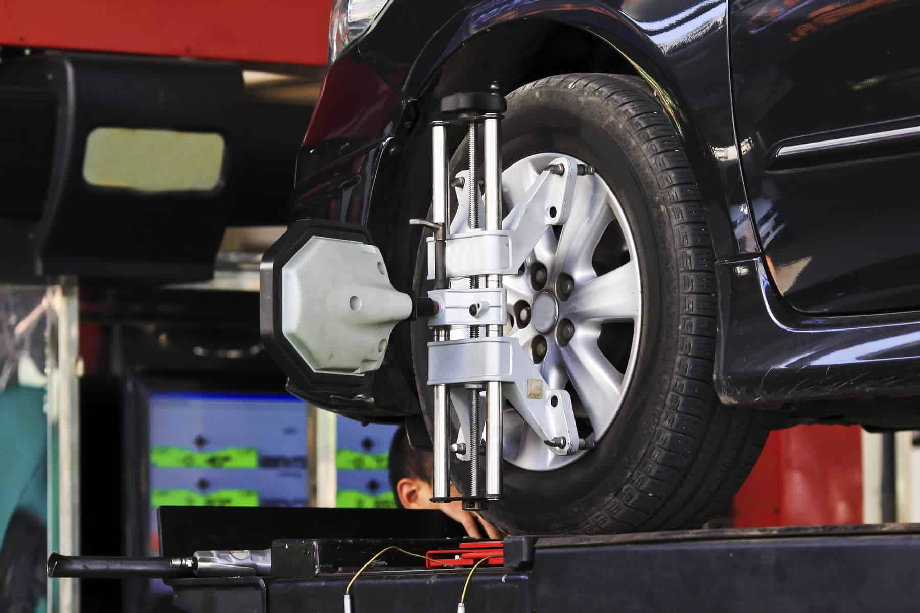Car wheel fixed with computerized wheel alignment machine clamp