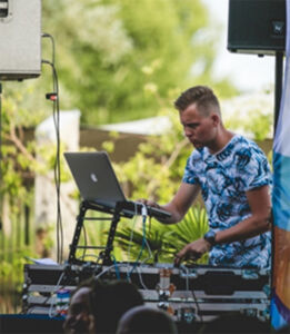 Foto van DJ Rogier