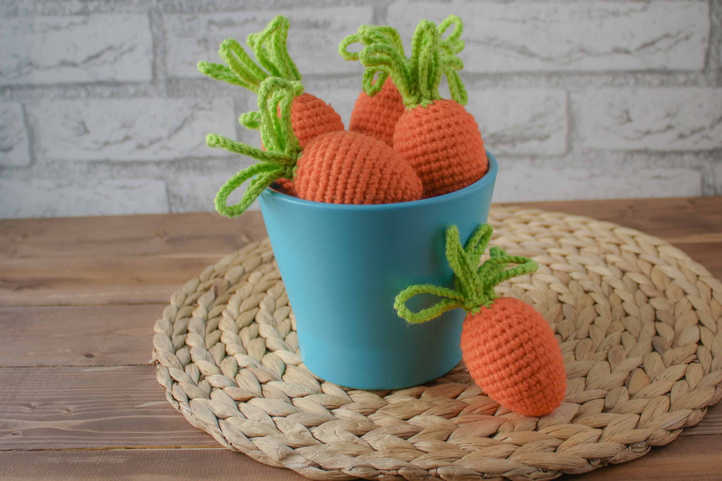 Free crochet pattern to cover cheap plastic eggs and make them more festive.