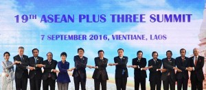 President Jokowi in a joint photo session with leaders of ASEAN Plus Three member countries in APT Summit in Vientiane, Laos, Wednesday, (7/9). (Photo by: Laily/Presidential Secretariat)
