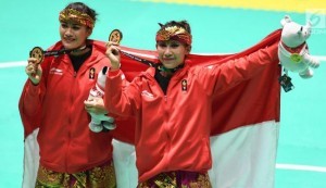 Silat athlete, Ayu Sildan Wilantari and Ni Made Dwiyanti, grabbed Indonesias 26th gold, at Padepokan Pencak Silat, TMII Jakarta, Wednesday (29/8). (Photo: IST)