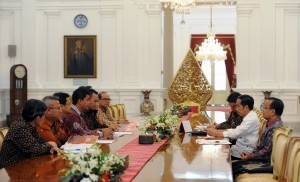 President Jokowi receives General Elections Commission (KPU) Commissioner at the Merdeka Palace, Jakarta, on Tuesday (9/8)