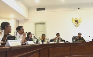 President Joko Widodo leads a limited meeting on Corruption Prevention and Eradication Action, at the Presidential Office, Jakarta, on Tuesday (22/11) afternoon (Picture: Rahmat/Public Relations Office)