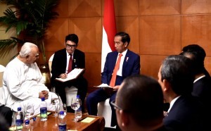 President Jokowi receives Rajavarothiam Sampanthan, Leader of the Opposition in Sri Lanka Parliament at Hilton Colombo Hotel, Sri Lanka