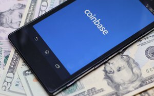 Coinbase App Downloads Plummet Amid Bitcoin Price Decline - 