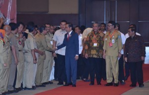 : President Jokowi greets village heads attending the 2018 National Coordination Meeting on Administration of Village, Central and Regional Governments, at D-2 Hall, JI-EXPO, Kemayoran, Jakarta, Monday (14/5) (Photo: JAY/PR)