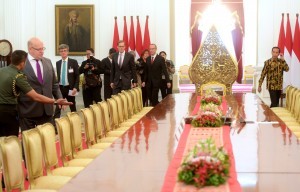 President Jokowi receives Minister of Economy and Energy of the Federal Republic of Germany Peter Altmaier, at the Merdeka Palace, Jakarta, Thursday (1/11). (Photo by: Rahmat/Public Relations)