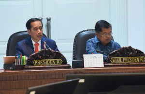 President Jokowi delivers introductory remarks in a Limited Meeting on Tuesday (6/3), at the Presidential Office, Jakarta (Photo by: Rahmat/Public Relations Division)