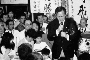 菅義偉の若い頃の顔画像がイケメン 生い立ちや性格 学歴 経歴も気になる D Media