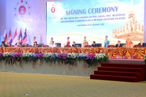 The signing ceremony of ASEAN Declaration on One ASEAN, One Response: ASEAN Responding to Disaster as One in the Region and Outside Region on Tuesday (6/9), at National Convention Center, Vientiane, Laos