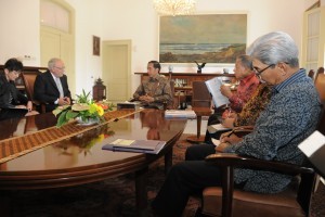 President Jokowi receives Minister of Economy, Education, and Research of Switzerland Johann N. Schneider-Ammann at the Bogor Palace, West Java, Friday (14/7) (Photo: PR/Dinda)