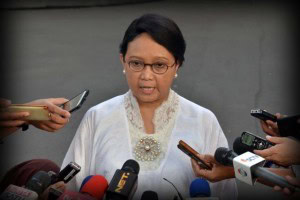 Foreign Affairs Minister Retno R.L Marsudi gives a press statement after attending a meeting with President Jokowi at the Merdeka Palace on Monday (3/7). (Photo by: Public Relations Division/Jay)