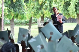 Presiden Jokowi distributes 5,903 certificates for Bali Province, at Bajra Sandi Renon Field, South Denpasar, Denpasar, Bali, Friday (4/8) afternoon (Photo: PR/Oji)