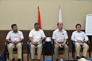 Vice Minister of Energy and Mineral Resources Archandra Tahar in a press conference at the Ministers Office, Jakarta, Monday (9/4) (Photo: Kementerian ESDM).