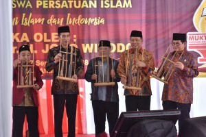 President Jokowi accompanied by a number of ministers and leaders of Muslim Union (Persis) opens the 9th Muslim Student Union Conference in Cipayung, Jakarta, Tuesday (25/9). (Photo: JAY/PR Division)