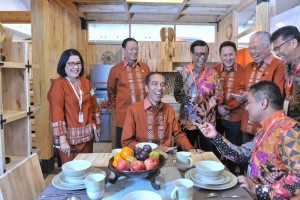 President Jokowi visits the 33rd Trade Expo Indonesia (TEI) in Tangerang, Banten, Wednesday (24/10). Photo by: Jay, Public Relations Division of Cabinet Secretariat.