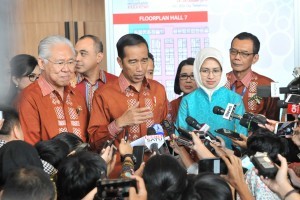 President Jokowi answers questions from the journalists after opening the 33rd Trade Expo Indonesia (TEI) in Tangerang, Banten, Wednesday (24/10). Photo by: Jay, Public Relations Division of Cabinet Secretariat.