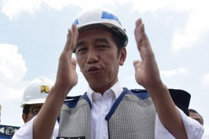 President Jokowi answers questions from the journalists after inaugurating Pejagan - Pemalang Toll Road section 3 and 4 at East Tegal Toll Gate, Tegal, Central Java, Friday (9/11). Photo by: Oji/PR.