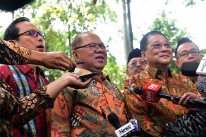 Vice Chairman of the Chinese Indonesian Association (INTI) Budi Santoso Tanuwibowo answers reporters questions at the Merdeka Palace, Jakarta, Wednesday (5/12). (Photo by: Oji/Public Relations).
