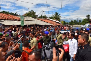 President Jokowi on his working visit to Garut, West Java Province, Friday (18/1). (Photo by: Deny S/Public Relations).