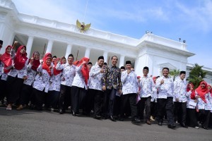 President Jokowi receives the Indonesian Teachers Association (PGSI), Friday (11/1) at the State Palace, Jakarta. (Photo by: Oji/Public Relations Division)