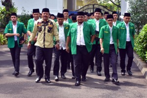 Chairman of GP Ansor Yaqut Cholil Qoumas, accompanied by the leaders of GP Ansor, meets with President Jokowi at the Merdeka Palace, Jakarta, Friday (11/1). Photo by: Rahmat/PR.