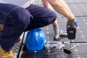 Flachdach-Solaranlagen-Tipp-zum-Bau Tipp-zum-Bau erklärt Ihnen, weshalb Solaranlagen auf Flachdächern vorteilhaft sind.