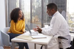 Actinomyces neuii as cause of Vulvar Abscess, doctor speaking with patient