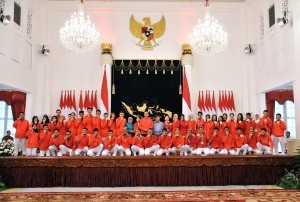 President Jokowi with the 2018 Asian Games Medalists at the State Palace, Jakarta, Sunday (2/9). (Photo by: Jay/Public Relations Division)