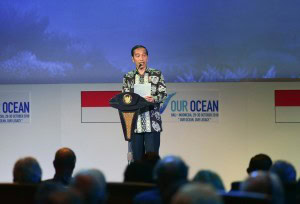 President Jokowi reads a poem at the opening of the 2018 Our Ocean Conference at Bali Nusa Dua Convention Center (BNDCC), Badung, Bali, Monday (29/10). Photo by: Oji/Public Relations Division of Cabinet Secretariat.