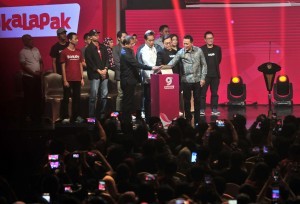 President Jokowi accompanied by a number of high ranking officials and CEO of Bukalapak at the launching of Mitra Bukalapak (Bukalapak Partner), at Hall B Jakarta Convention Center, Senayan, Thursday (10/1). (Photo by: Jay/ PR Division)