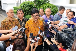 Kepala BATAN menjawab pertanyaan wartawan usai bertemu Presiden di kantor Presiden, Jakarta (12/1) (Foto:Humas/Jay)