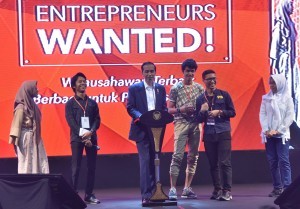 President Jokowi attends 'Enterpreneurs Wanted' event at Sabuga Building, Bandung Institute of Technology, Monday (18/12). (Photo: JAY/PR)