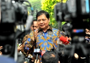 Industry Minister Airlangga Hartarto answers reporters question after attending a Limited Meeting at Bogor Presidential Palace, West Java, Tuesday (31/7). (Photo by: Rahmat/Public Relations Division)