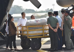 President Jokowi onThursday(13/9) dispatched four Hercules planes from Halim PerdanakusumaAirport in East Jakarta that carried humanitarian aids for Rohingya refugees (Photo by: Public Relations Division/Jay)