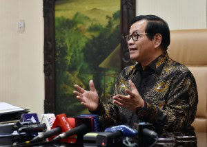 Cabinet Secretary Pramono Anung answers questions from reporters at his office in Jakarta, Wednesday (29/8). (Photo by: Public Relations Division of Cabinet Secretariat/Jay).