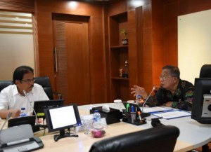 Coordinating Minister for the Economy and Minister of Agrarian and Spatial Planning/Head of the National Land Agency (BPN) at the BPDP-KS meeting in Jakarta, Monday (26/11). Photo by: PR of Coordinating Ministry for the Economy