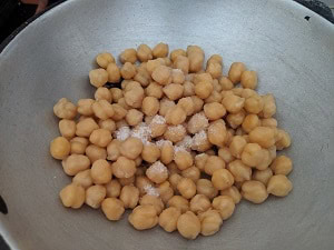 Cooked Chickpea with salt