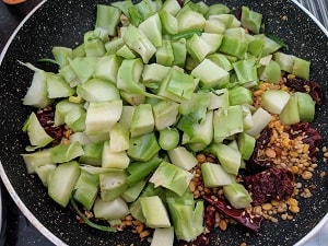Cooking the stem with the lentils