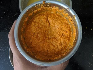 Coconut gravy ground and ready