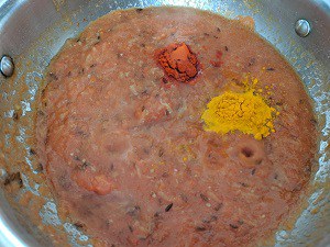 tomato paste, turmeric and red chilli powder