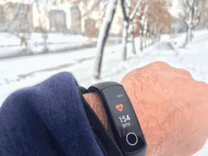 Чому ви досі нічого не знаєте про HONOR Band 4? Огляд фітнес-браслета 8 Honor Band 4 на беговой тренировке