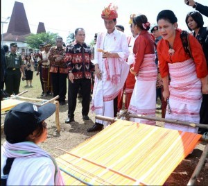 President Jokowi and First Lady Ibu Iriana Joko Widodo attend the Sandalwood Horse Parade and the 2017 Tenun Ikat Sumba Festival in traditional attire, on Wednesday (12/7), in Southwest Sumba Regency, East Nusa Tenggara (NTT)