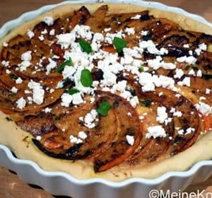 Kürbis-Tarte mit Schafskäse und Majoran