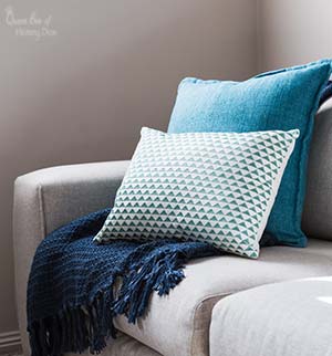 How to decorate with throw pillows