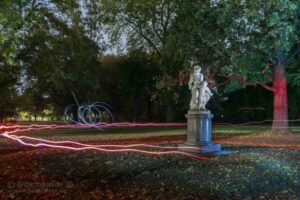 Titelfoto Fotokurs: Nachtaufnahme — Langzeitbelichtungen mit farbigen Lichtmalereien