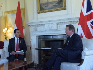 Presiden Jokowi bertemu Perdana Menteri David Cameron di kantor PM Inggris (19/4). (Foto: Humas/Nia)
