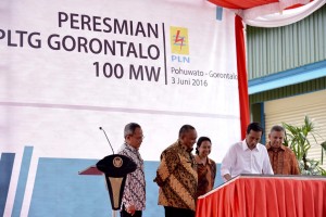 Presiden Jokowi saat meresmikan PLTG Gorontalo 100MW, Jumat (3/6) sore, di Pohuwato, Gorontalo. (Foto: BPMI/Laily)