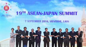 Sesi Foto Bersama KTT ASEAN - Jepang ke-19, Rabu (7/9), di NCC, Vientiane, Laos. (Foto: Setpres/Laily)