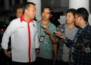 Menteri Pemuda dan Olahraga Imam Nahrawi menjawab pertanyaan para jurnalis, Senin (25/10). (Foto: Humas/Nia)